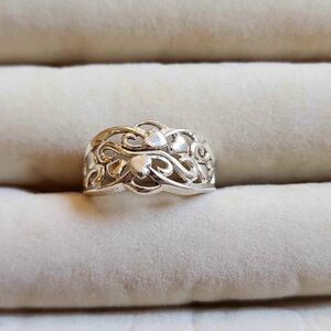 💍 Vintage Sterling Silver Openwork Heart & Vine Band Ring – Size 7.5